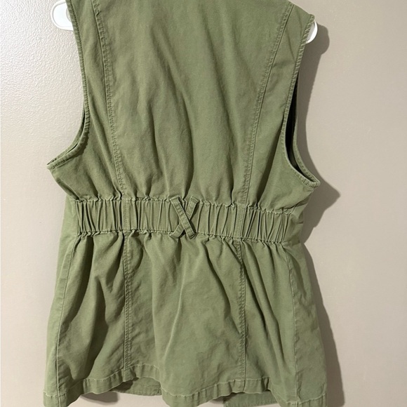 CAbi Green Utility Vest with High Collar and Epaulettes - Picture 4 of 6